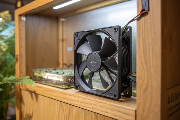 A quiet DC axial fan mounted in an aquarium equipment cabinet stand