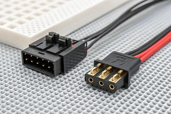 Comparison of 3-pin DC fan connector and 4-pin PWM fan connector side by side on a white anti-static work surface