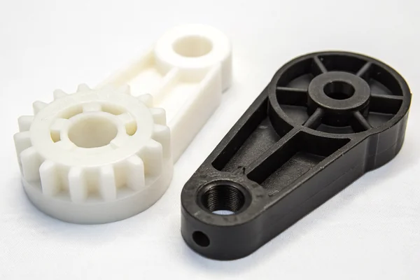 Close-up comparison of print quality on overhangs and bridges between inadequate and adequate part cooling airflow